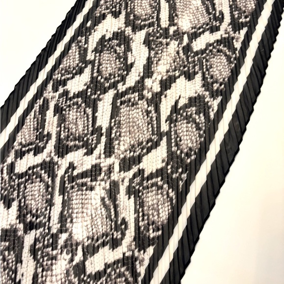 Snake Print Aldo Light Scarf - Picture 2 of 2